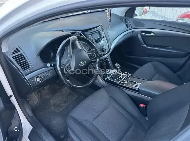 Usado Hyundai i40 115 CV (84 kW) 2013 Blanco Berlina