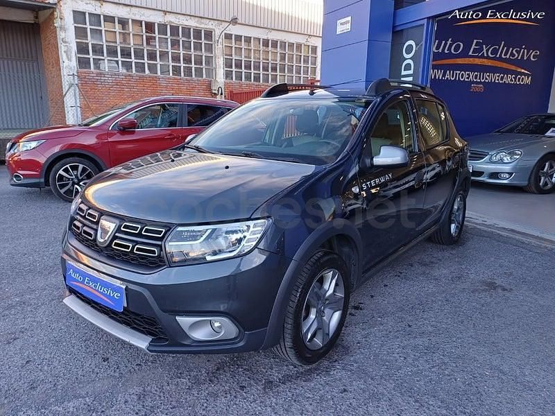 Usado Dacia Sandero Essentiel 90 CV (66 kW) 2020 Gris / plata Berlina