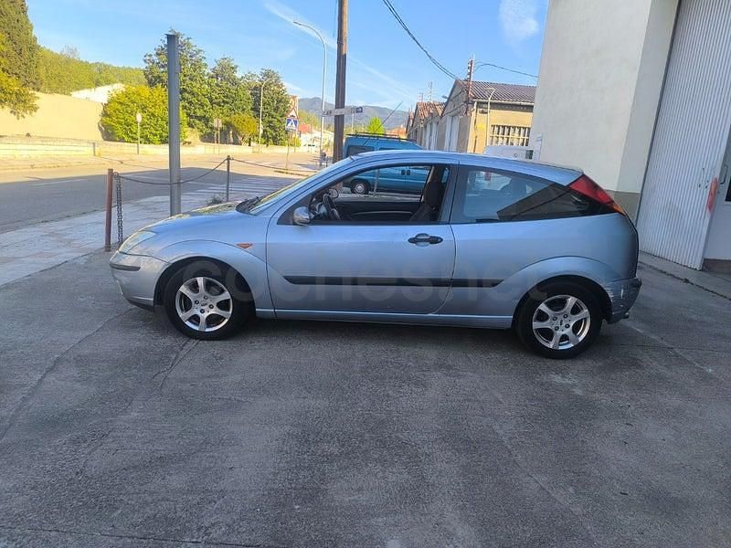 Usado Ford Focus Trend 100 CV (73 kW) 2004 Azul Berlina