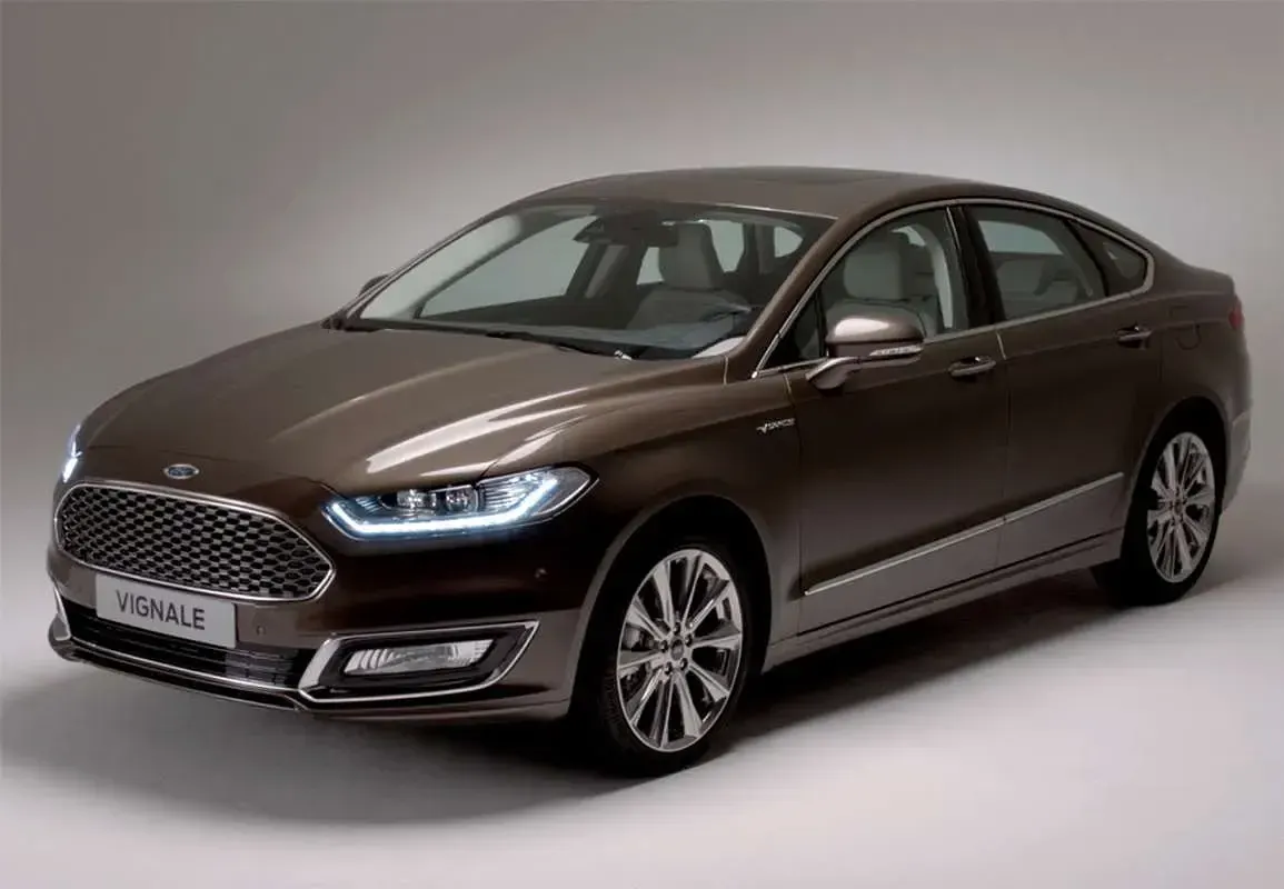 Usado Ford Mondeo Vignale 179 CV (131 kW) 2018 Negro Berlina