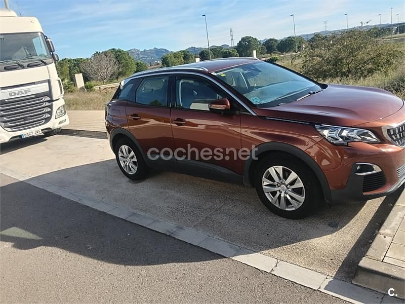 Usado Peugeot 3008 Active 120 CV (88 kW) 2017 Marrón SUV