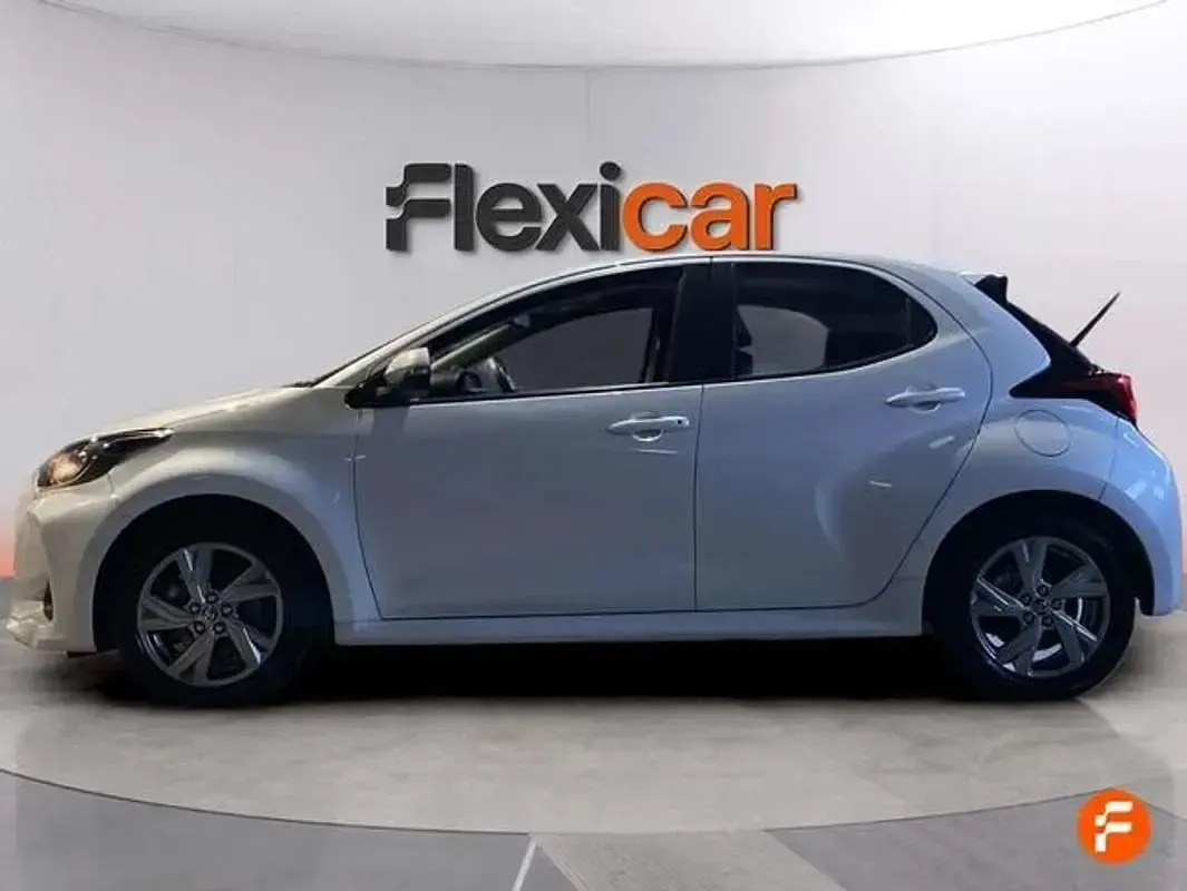 Usado Toyota Yaris Active 116 CV (85 kW) 2025 Blanco Utilitario