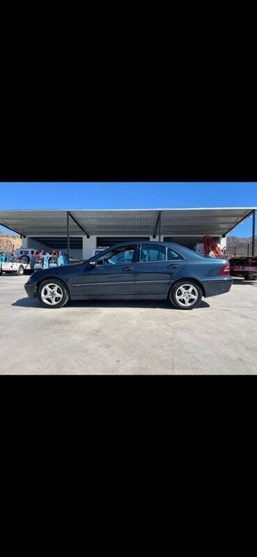Usado Mercedes C270 Elegance 170 CV (125 kW) 2001 Azul Berlina
