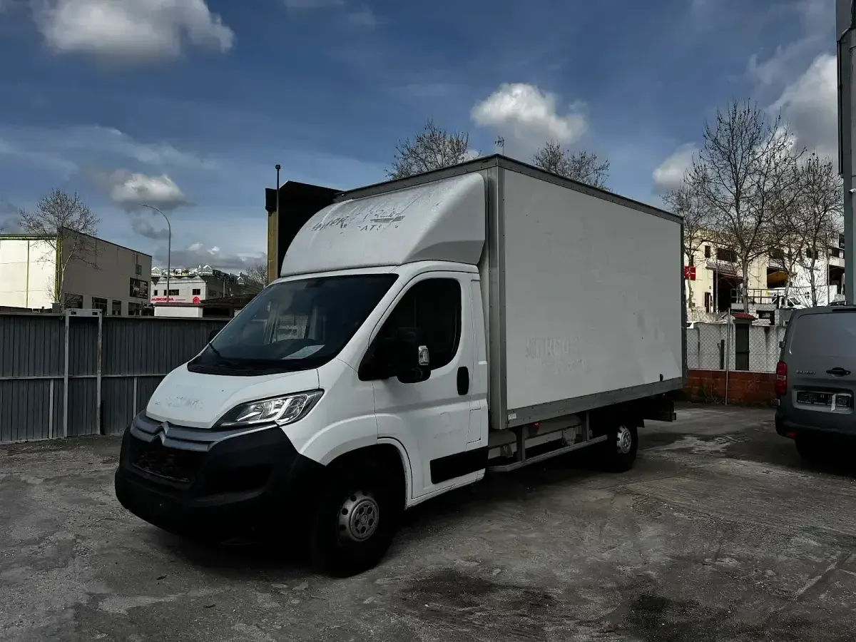 Usado Citroën Jumper 165 CV (121 kW) 2021 Blanco Monovolumen