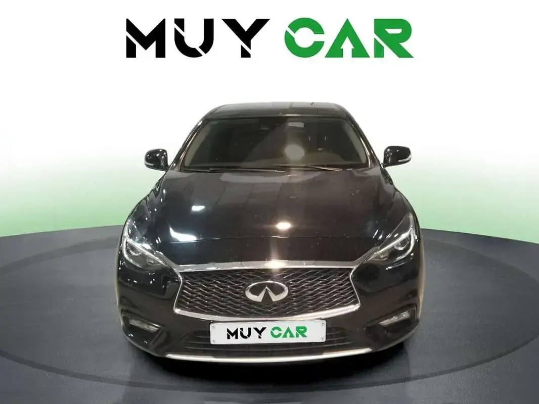 Usado Infiniti Q30 122 CV (89 kW) 2019 Negro Utilitario