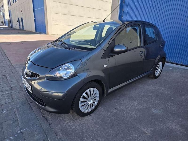 Usado Toyota Aygo 68 CV (50 kW) 2008 Azul Utilitario