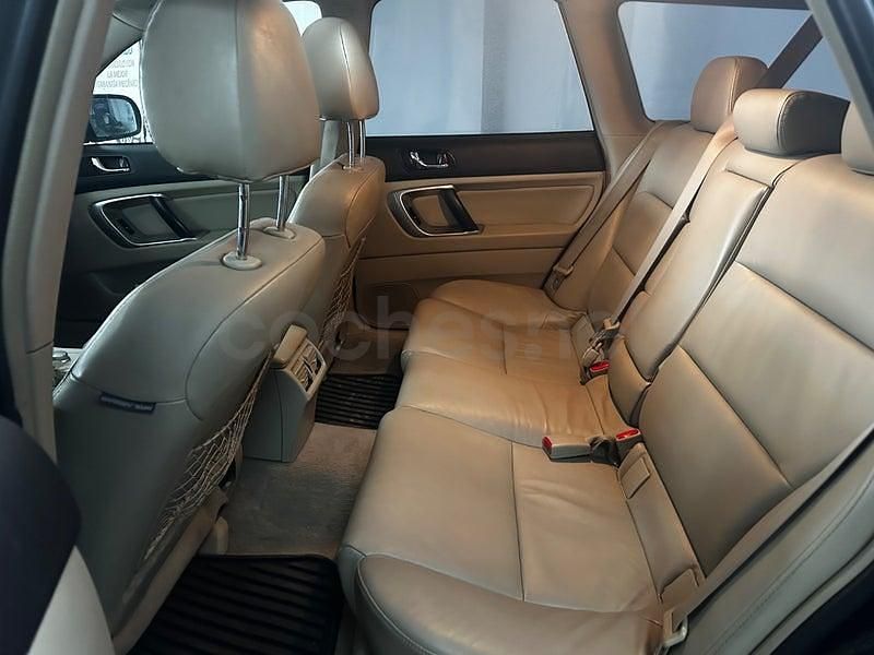 Usado Subaru Outback 245 CV (180 kW) 2008 Negro Familiar