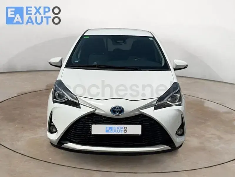 Usado Toyota Yaris Hybrid 100 CV (73 kW) 2017 Blanco Berlina