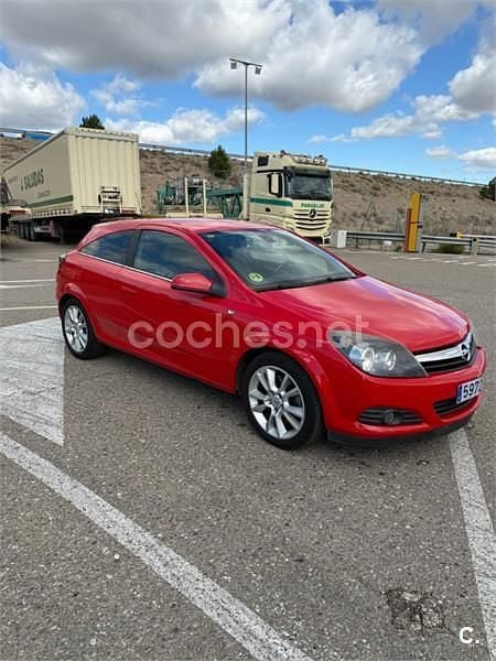Rojo Usado 2006 Opel Astra GTC Cosmo Berlina | 4500 € (Precio justo) - Imagen 1/4