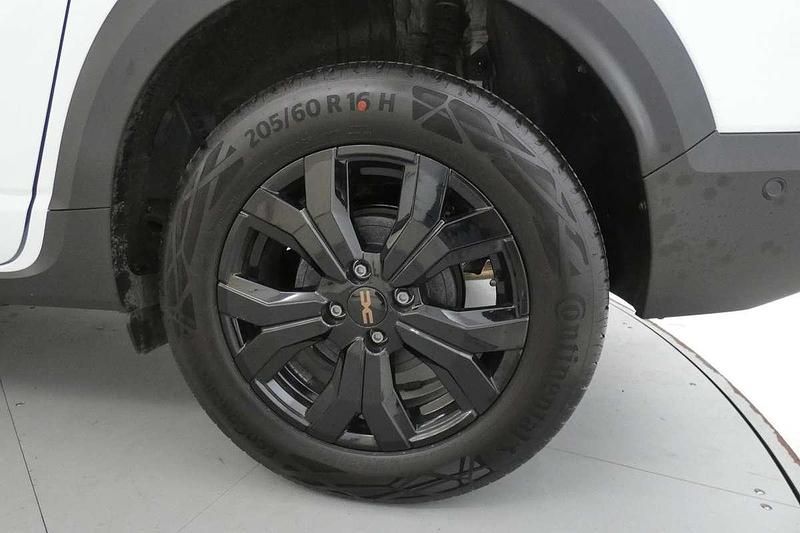 Usado Dacia Jogger Extreme 140 CV (102 kW) 2025 Blanco Monovolumen