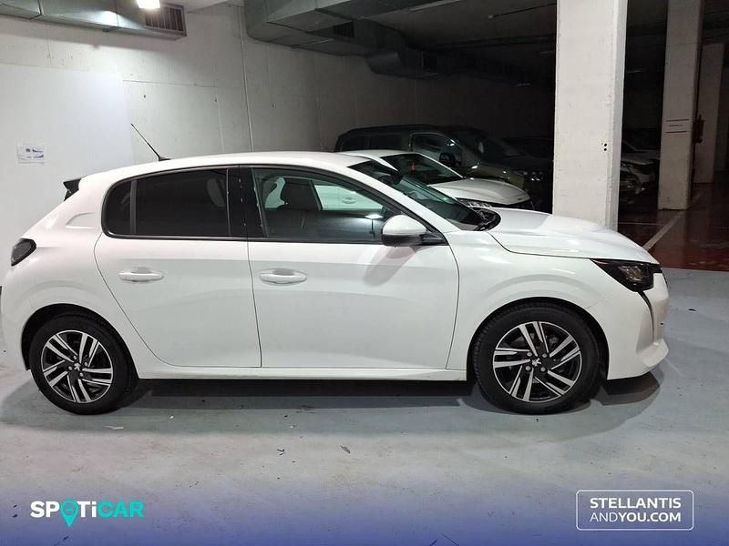Usado Peugeot 208 Allure 100 CV (73 kW) 2021 Blanco Utilitario