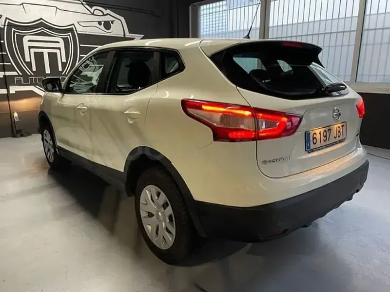 Usado Nissan Qashqai Acenta 110 HP (80 kW) 2014 Branco SUV