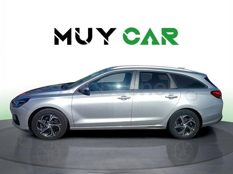 Usado Hyundai i30 116 CV (85 kW) 2021 Gris / plata Berlina