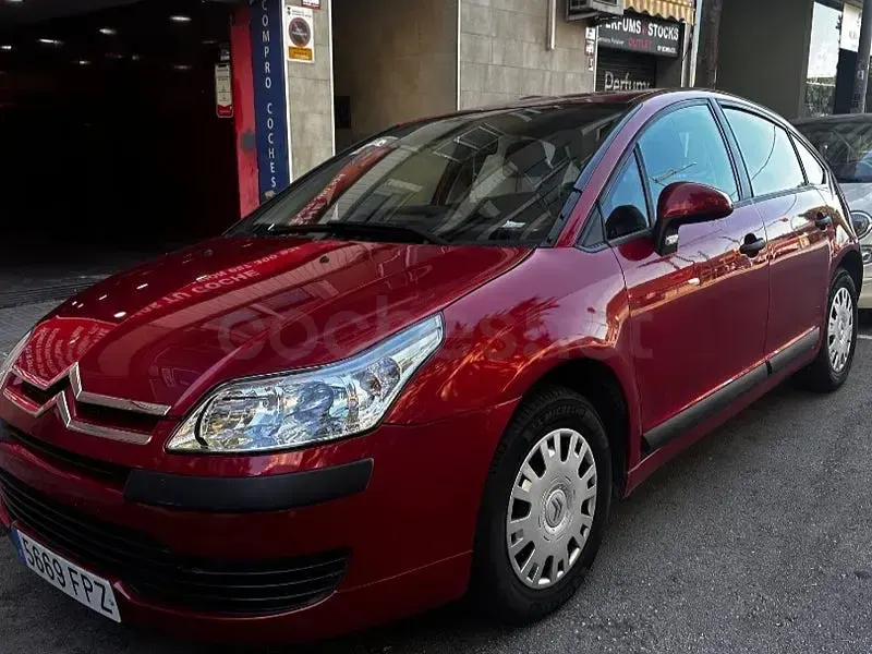 Usado Citroën C4 110 CV (80 kW) 2007 Granate Berlina