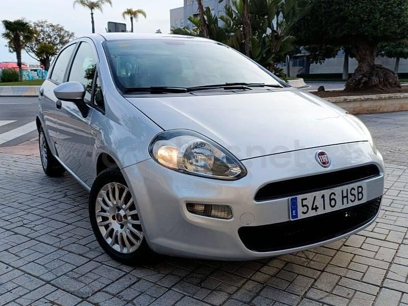 Usado Fiat Punto Pop 77 CV (56 kW) 2013 Gris / plata Utilitario