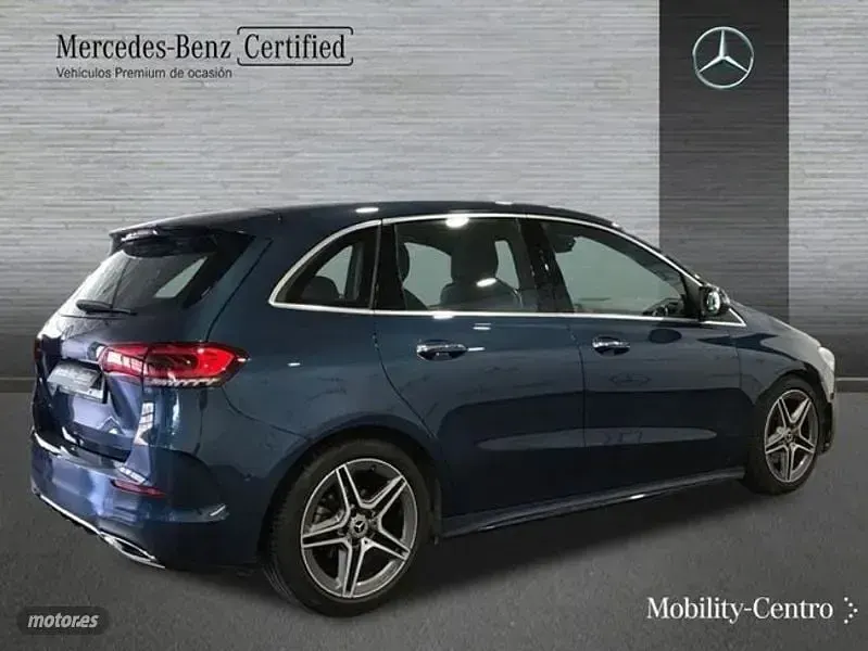 Usado Mercedes B200 AMG line 150 CV (110 kW) 2019 Denim blue  metallic paint Utilitario