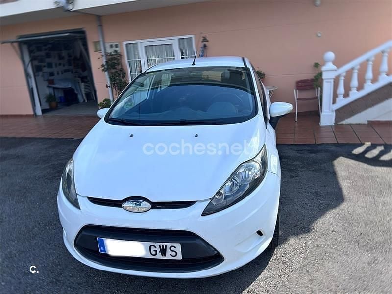 Usado Ford Fiesta Trend 68 CV (50 kW) 2010 Blanco Utilitario