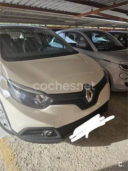Usado Renault Captur Intens 90 CV (66 kW) 2015 Beige SUV
