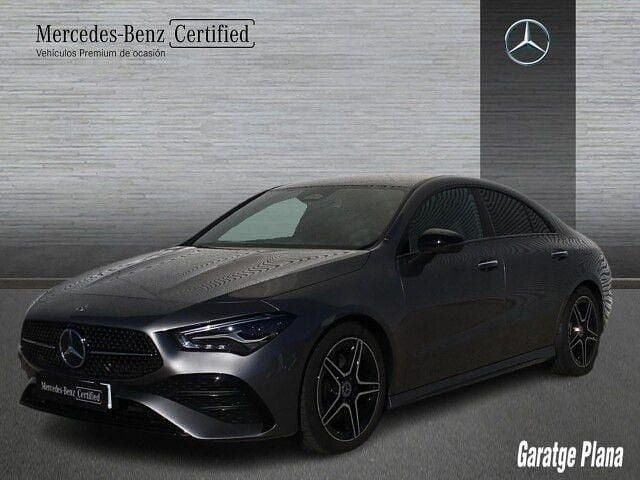 Usado Mercedes CLA220 AMG line 190 CV (139 kW) 2025 Gris montaña Berlina