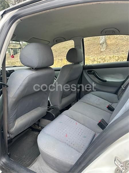 Usado Seat Toledo Stella 100 CV (73 kW) 1999 Blanco Berlina