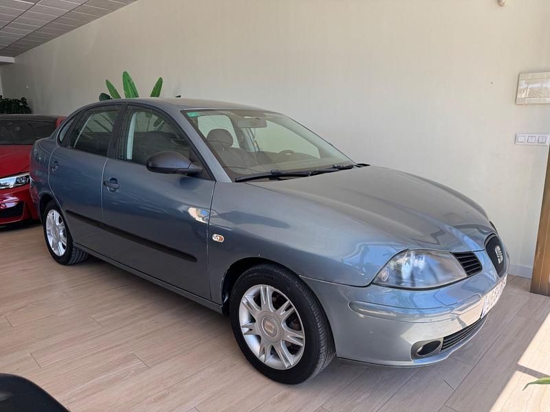 Usado Seat Cordoba Reference 80 CV (58 kW) 2007 Gris Berlina