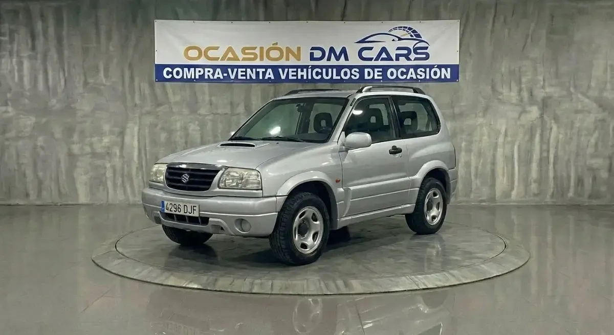 Usado Suzuki Grand Vitara 110 CV (80 kW) 2005 Gris Utilitario