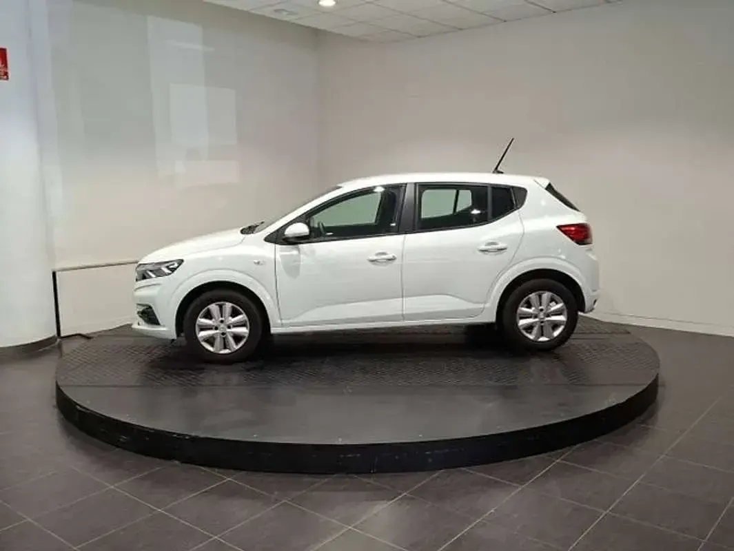 Usado Dacia Sandero Expression 90 CV (66 kW) 2022 Blanco Berlina
