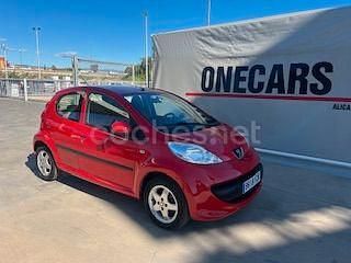 Rojo Usado 2008 Peugeot 107 Urban Move Utilitario | 4995 € (Un poco caro) - Imagen 1/4