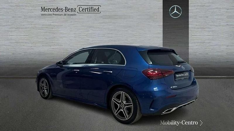 Usado Mercedes A180 109 CV (80 kW) 2024 Azul Utilitario