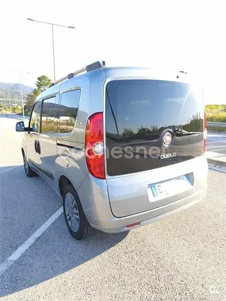 Usado Fiat Doblò Dynamic 90 CV (66 kW) 2012 Azul Monovolumen