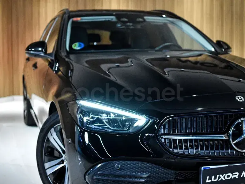 Usado Mercedes C220 200 CV (147 kW) 2022 Negro Familiar