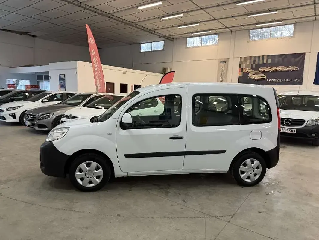 Usado Renault Kangoo 95 CV (69 kW) 2021 Blanco Monovolumen