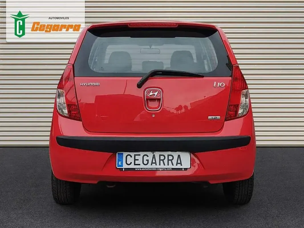 Usado Hyundai i10 Comfort 86 CV (63 kW) 2010 Rojo Utilitario
