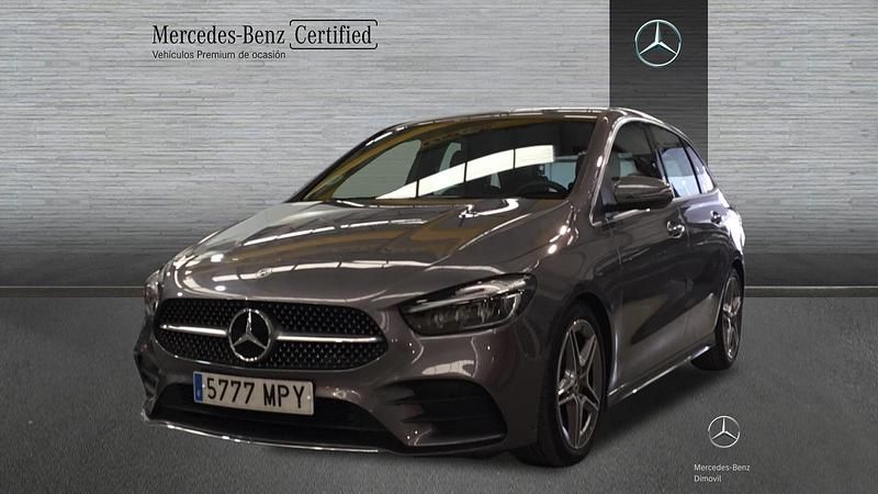 Gris montaña Usado 2024 Mercedes B180 AMG line Monovolumen | 31.900 € (Un poco caro) - Imagen 1/4