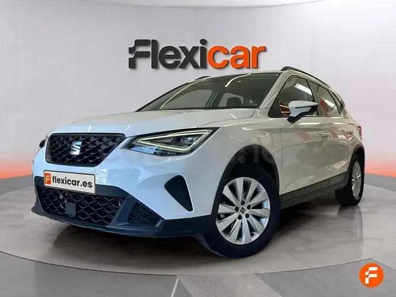Usado Seat Arona Style 110 CV (80 kW) 2022 Blanco SUV