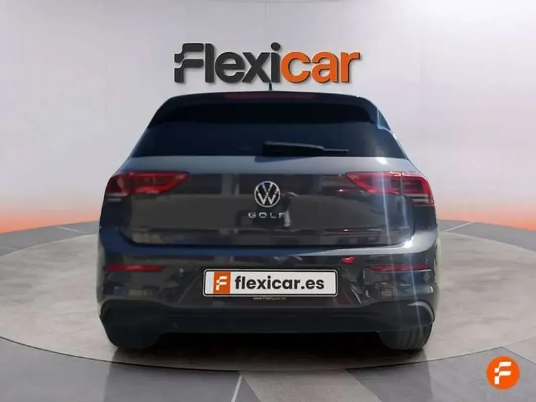 Usado VW Golf VIII R-line 150 CV (110 kW) 2023 Gris Utilitario