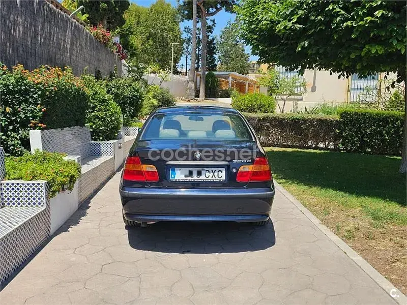 Usado BMW 320 150 CV (110 kW) 2004 Azul Berlina