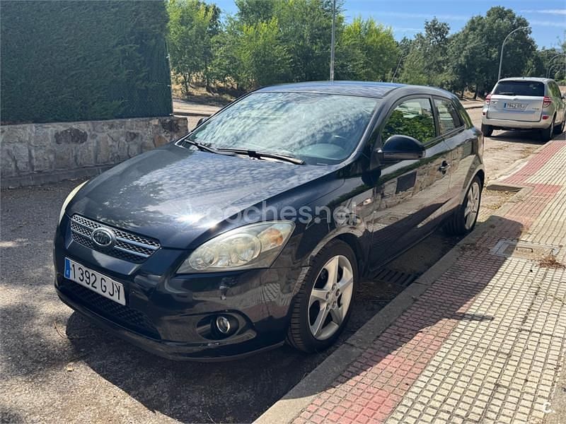 Negro Usado 2008 Kia ProCeed Utilitario | 3800 € (Precio justo) - Imagen 1/4