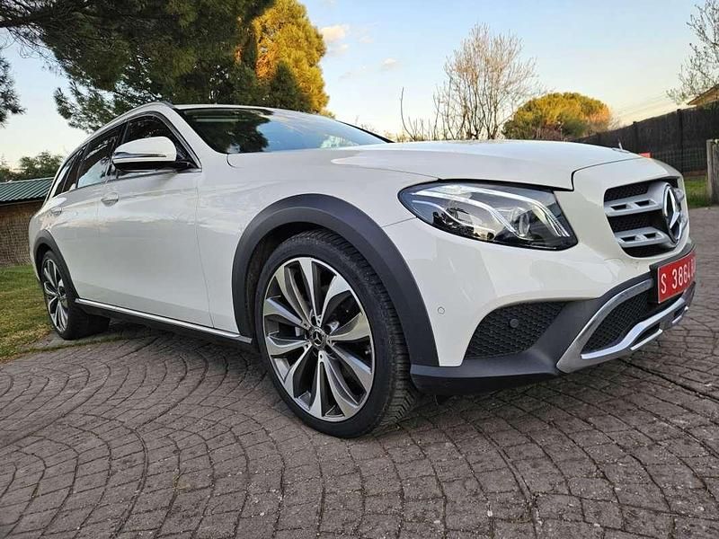 Usado Mercedes E220 194 CV (142 kW) 2018 Blanco Familiar