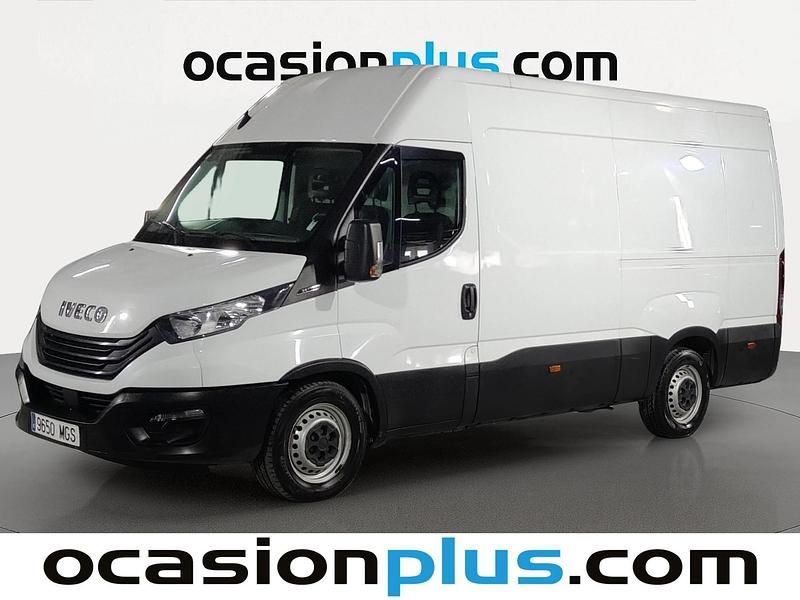 Usado Iveco Daily 156 CV (114 kW) 2023 Blanco Familiar