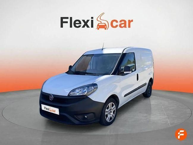 Usado Fiat Doblò Easy 95 CV (69 kW) 2022 Blanco Monovolumen