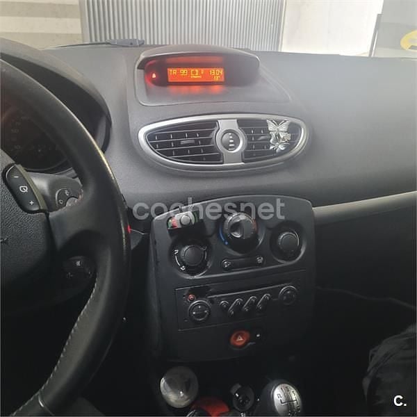 Usado Renault Clio II Dynamique 105 CV (77 kW) 2006 Rojo Berlina