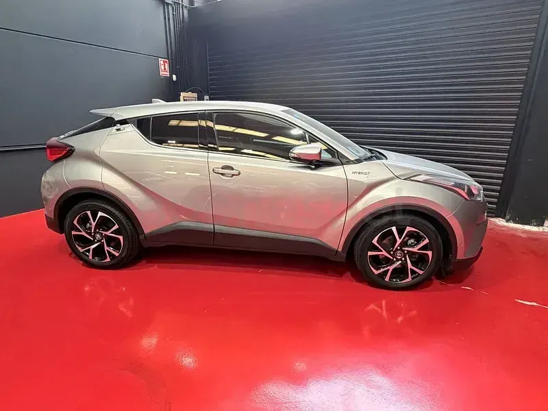Usado Toyota C-HR Advance 122 CV (89 kW) 2019 Gris / plata SUV