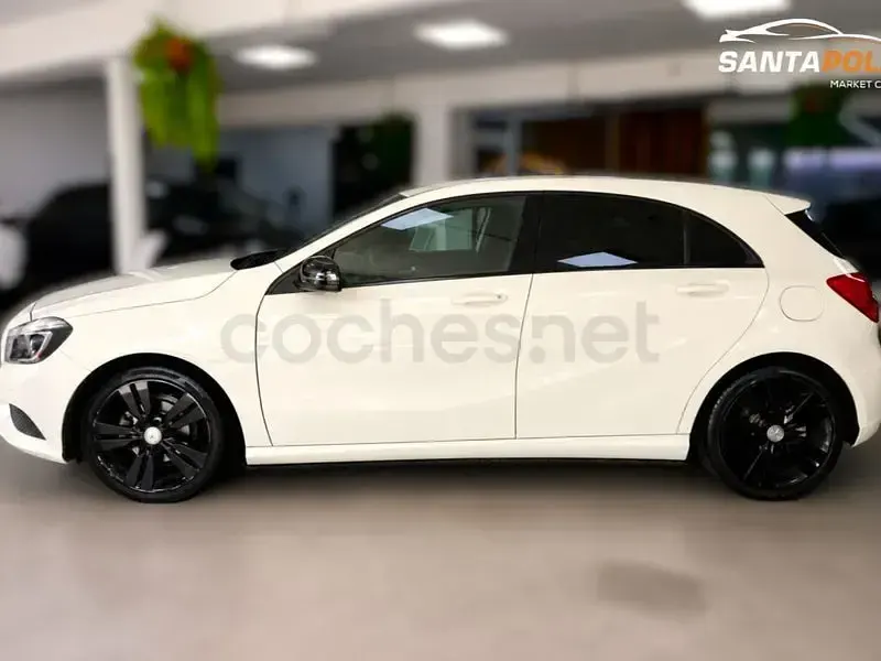 Usado Mercedes A180 AMG line 109 CV (80 kW) 2015 Blanco Utilitario