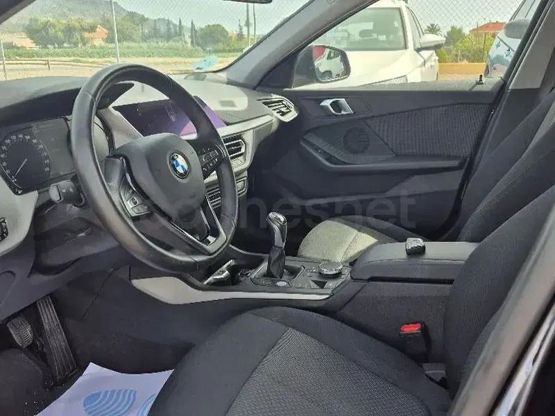 Usado BMW 118 Comfort Edition 136 CV (100 kW) 2021 Negro Utilitario