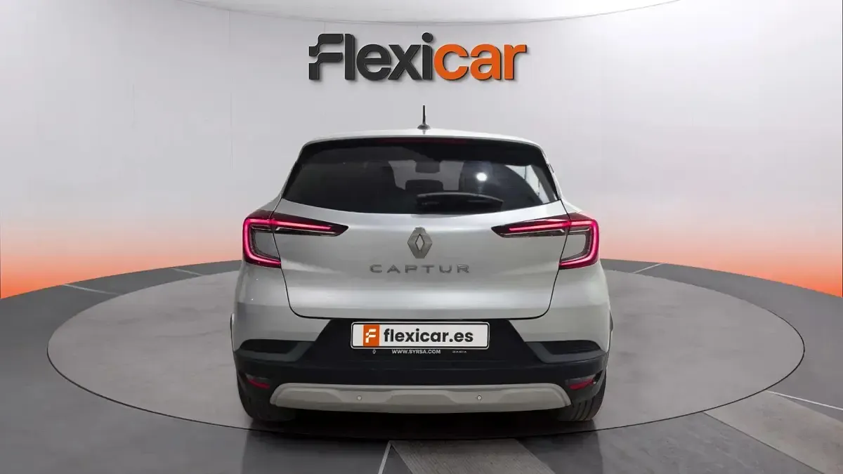 Usado Renault Captur Equilibre 101 CV (74 kW) 2023 Gris SUV