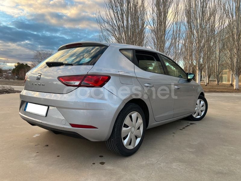 Usado Seat Leon Style 115 CV (84 kW) 2019 Gris / plata Berlina