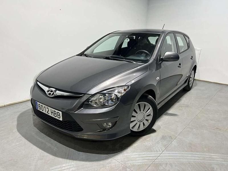 Usado Hyundai i30 Classic 90 CV (66 kW) 2010 Gris Utilitario
