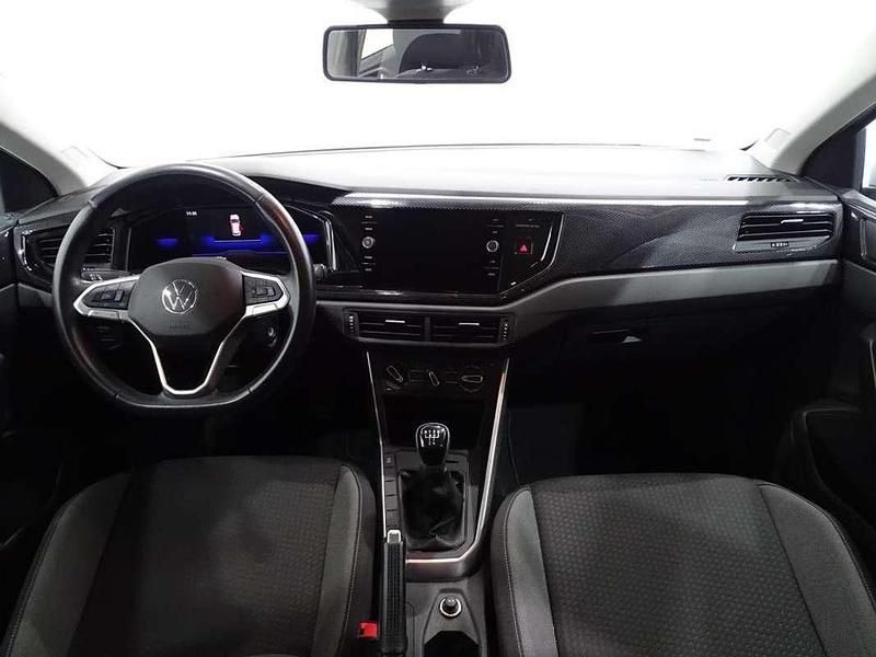 Usado VW Polo Life 95 CV (69 kW) 2021 Plateado Utilitario