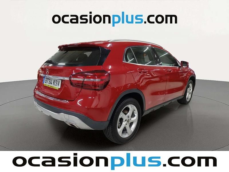 Usado Mercedes GLA180 122 CV (89 kW) 2019 Rojo SUV